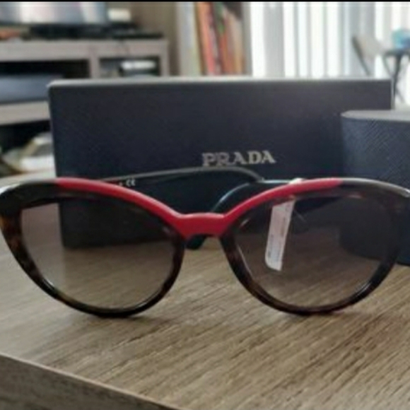 ⛔ SOLD Prada sunglasses - Picture 5 of 5